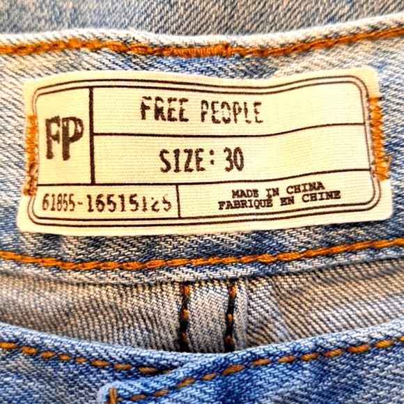 Free People Distressed Destroyed Light Wash Raw Hem Jeans Size 30 - Picture 7 of 9